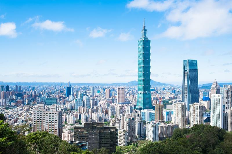 329檔期建案眾多，信義房屋專家建議買家應多方比較，把握建商搶客的機會，爭取早鳥優惠等方案。
