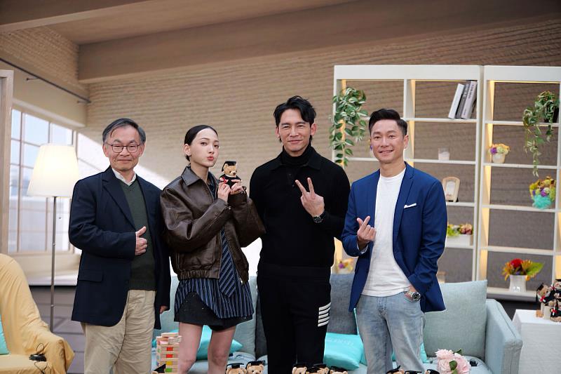 世新大學教授詹昭能（左起）與知名演員林映唯、温昇豪、謝祖武等世新校友組成「戀愛偵查團」，全程解析情感互動。（三立提供）