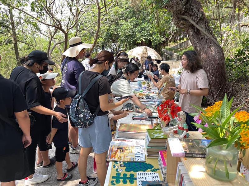 集結書店、文創、飲食、地方創生等超過50個攤位,於篤行十村內舉辦熱鬧的「最書情的春天市集」。圖/沿菊書店提供