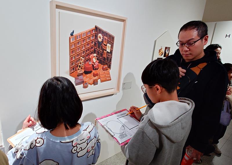 育幼院用心規畫自備學習單讓孩子們紀錄觀展心得,讓孩子參與文化生活與藝術活動也是落實CRC的一環。