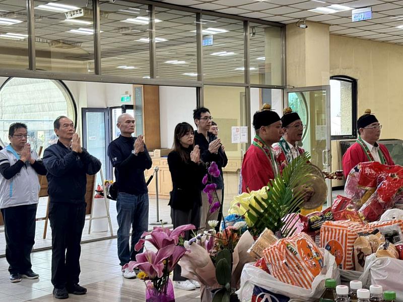 大坪頂納骨堂春祭法會由民政處施淑婷處長擔任主祭,法會現場莊嚴肅穆