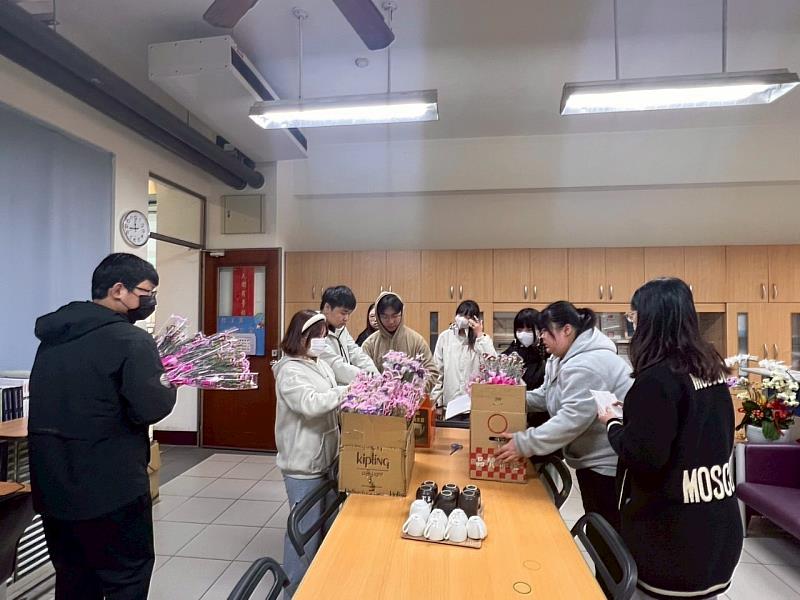 育達科大社工系同學展開活動前準備