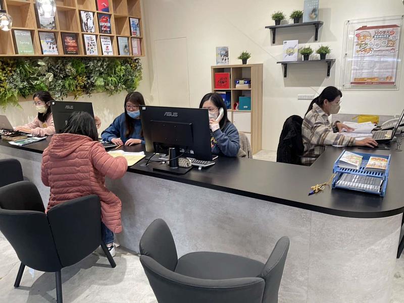 都更及住宅辦公室提供現場諮詢。