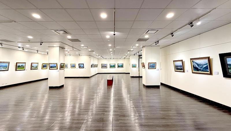 「繪畫旅行-簡文仁油畫個展」共展出70餘件作品。