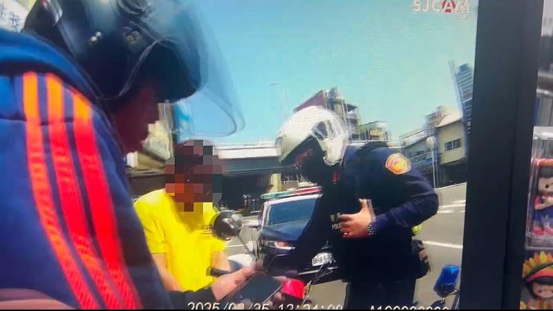 警員黃騰毅臨檢盤查嫌疑人並查獲二級毒品安非他命0.56公克、分裝袋等證物。
