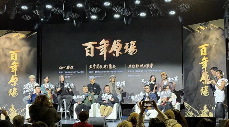 圖1-《百年原殤》首映會-導演與主要演員一同合影