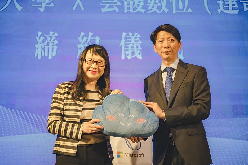 文藻外語大學與雲馥數位攜手合作，雙方將在智慧科技應用與發展、AI及智慧科技課程推廣等方面展開深入交流與合作。