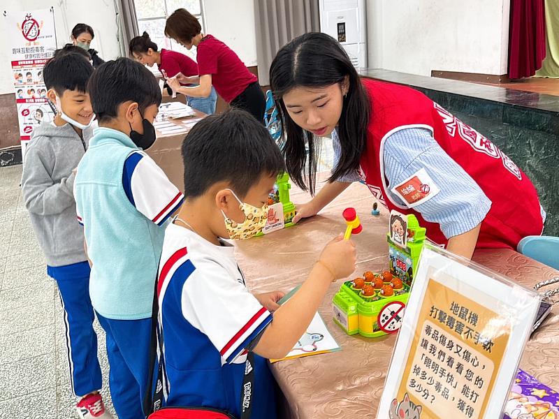 高科大透過寓教於樂的方式宣導反毒,讓小學生在遊戲闖關過程也能知毒、識毒、拒毒。