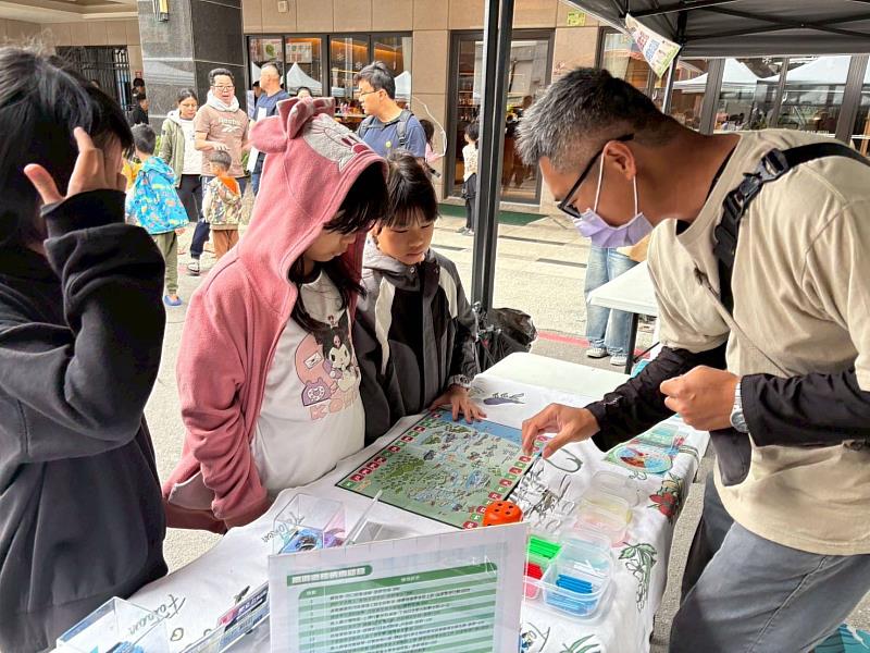 保力溪生態桌遊探索水域物種保育及棲地維護