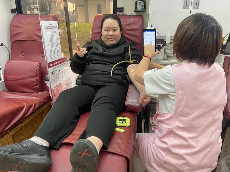 樂齡系系學會官芷筠會長認為能夠籌辦此次活動是一個難得的學習機會,讓她更加瞭解捐血對病患的重要性。