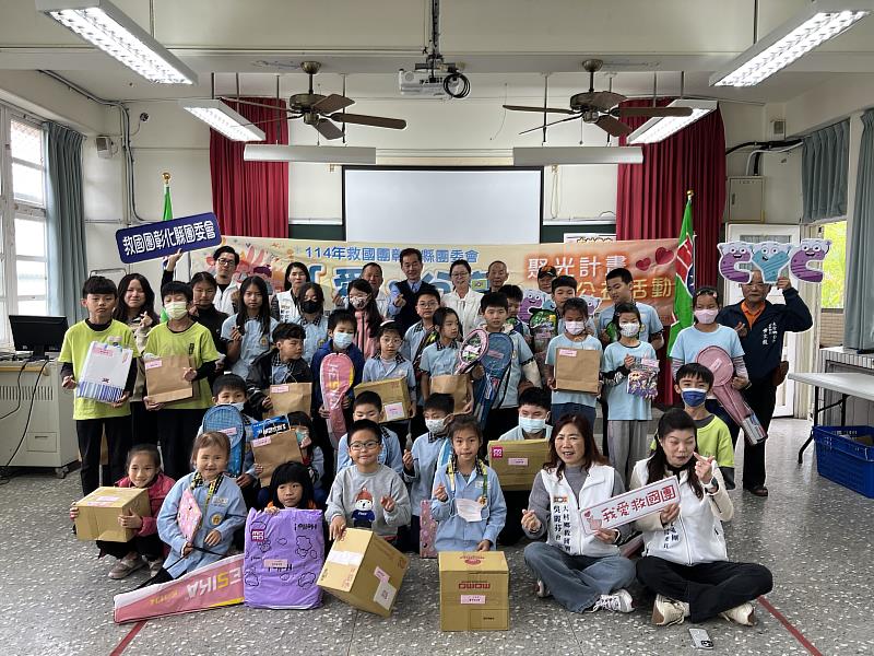 村東國小聚光圓夢計畫大合照