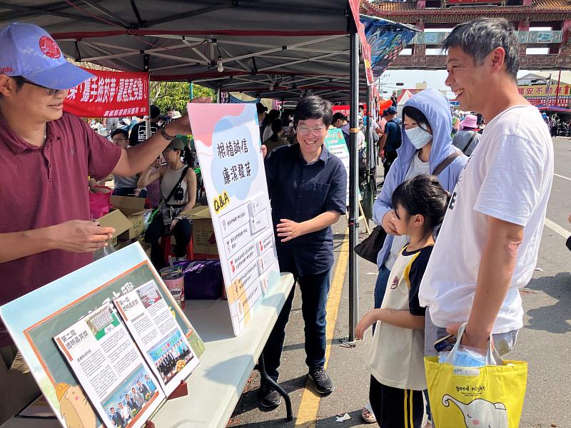 新港奉天宮迎媽祖活動現場設置反詐騙宣導攤位，提醒民眾防範詐騙