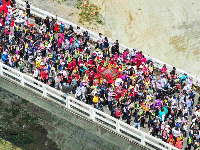 大甲媽遶境新港38週年 翁章梁率各界隆重迎駕