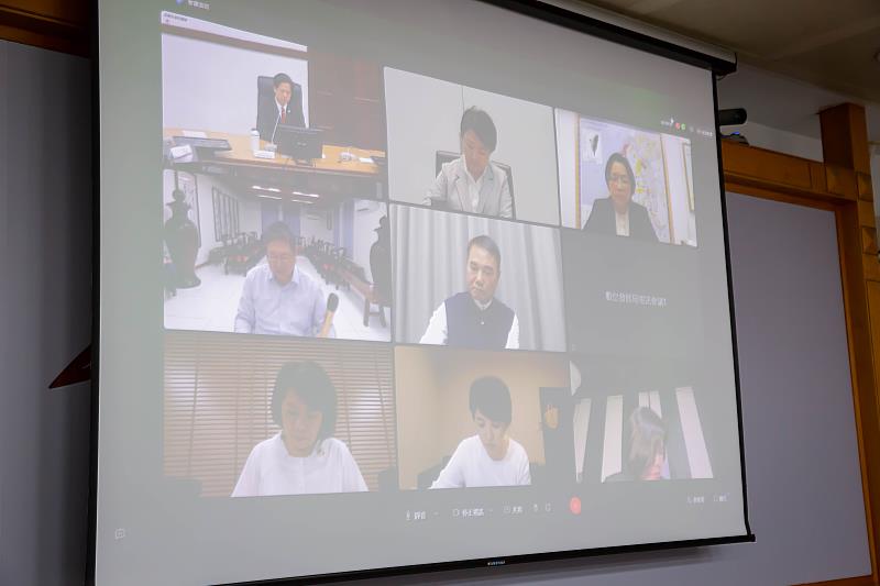 因應美關稅政策 ，中台灣區域治理平台召開線上會議，邱臣遠代理市長出席，盼8縣市攜手協助業者度過難關。