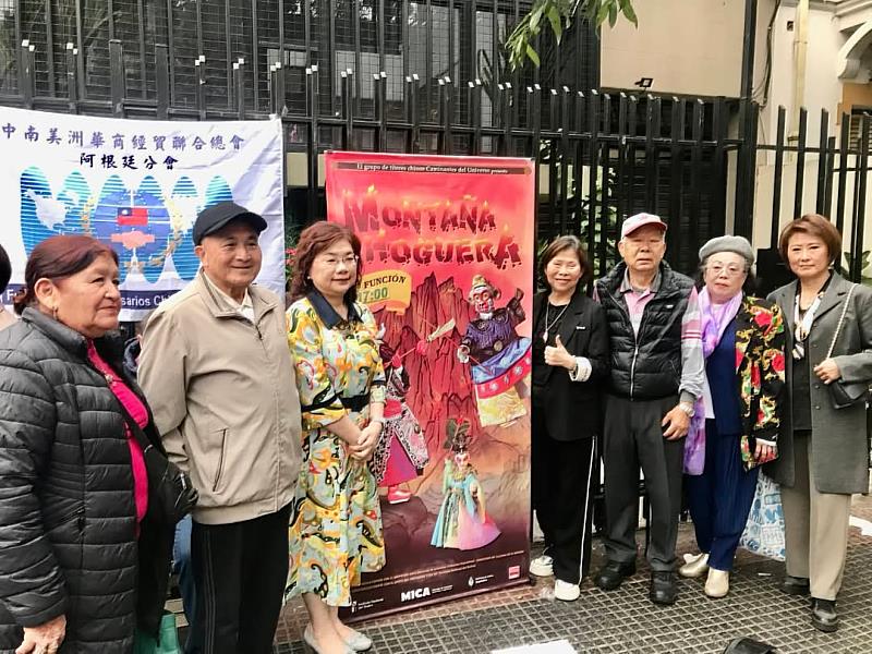 謝大使與阿根廷國際傑人會陳會長碧華及僑領合影