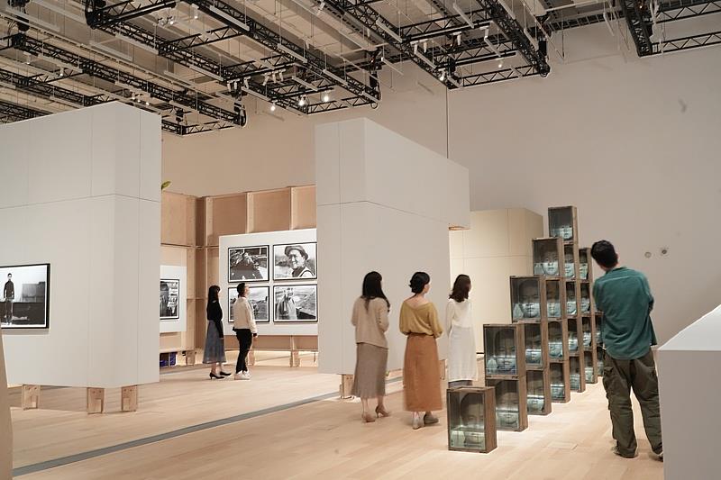 新北市美術館試營運期間展出「往來／照見」典藏研究展。