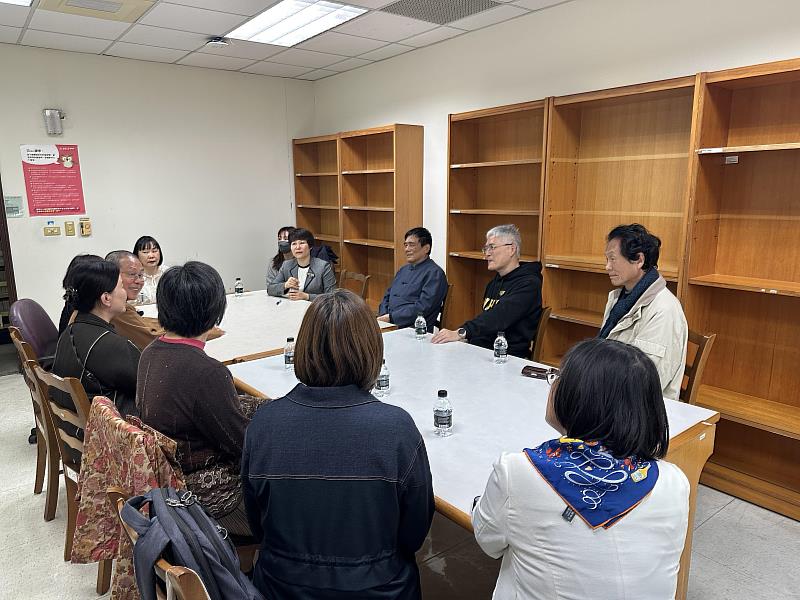 南華大學積極推動敦煌學的傳承與發揚，討論於無盡藏圖書館內規劃敦煌學專區。