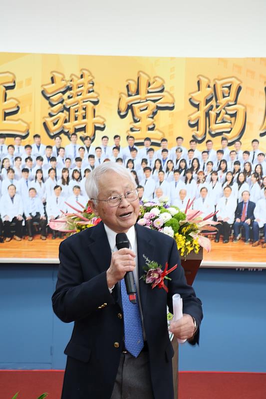 陳寬正教授感性的說，海外的天涯遊子最懷念台灣；他在臺灣有兩個根，ㄧ個是家庭的根，ㄧ個是學校的根。而學校的根卻是越來越壯大、越來越深，永不停止！