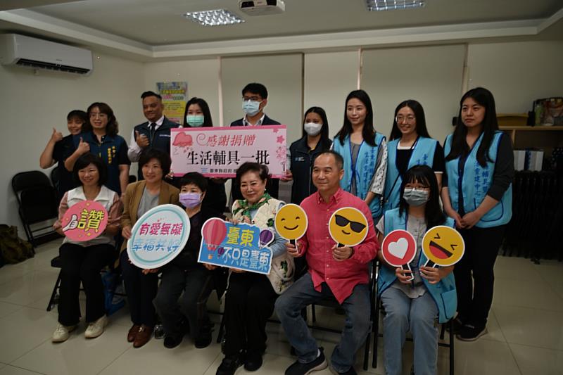 金馬影后陳淑芳與善心人士捐贈臺東縣生活輔具 饒慶鈴親臨感謝 助力身心障礙者福祉