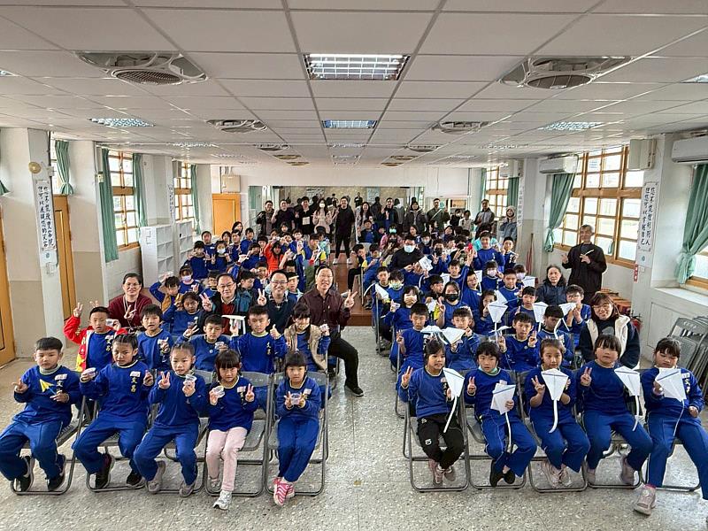 大葉大學前往文昌國小舉辦科學營