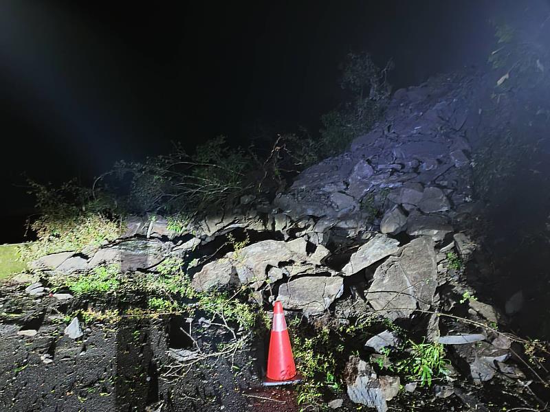 大雪山林道29.4K土石崩落無法通行
