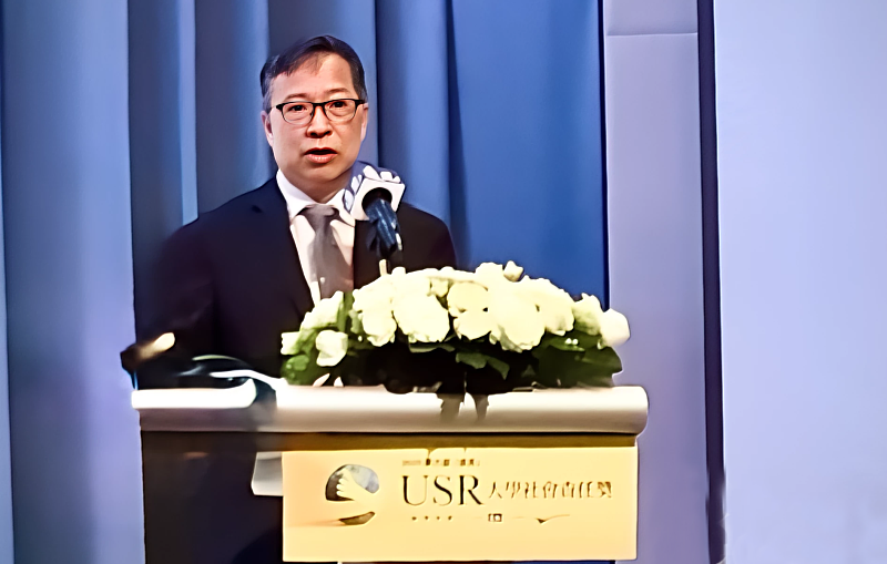 高雄醫學大學校長余明隆致詞