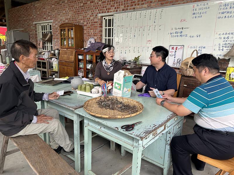 南華大學科技學院執行USR計畫,至頂菜園農村博物館參訪交流,將合作推廣地球花園理念。