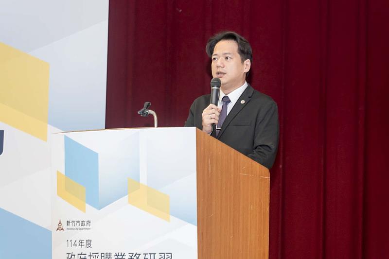 代理市長邱臣遠致詞表示，期盼透過持續辦理教育訓練課程，協助第一線同仁掌握最新法規修正及實務操作重點。