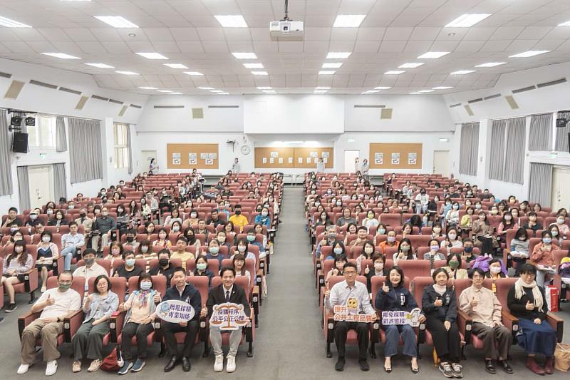 竹市府舉辦114 年度政府採購業務研習, 參與人員合影。