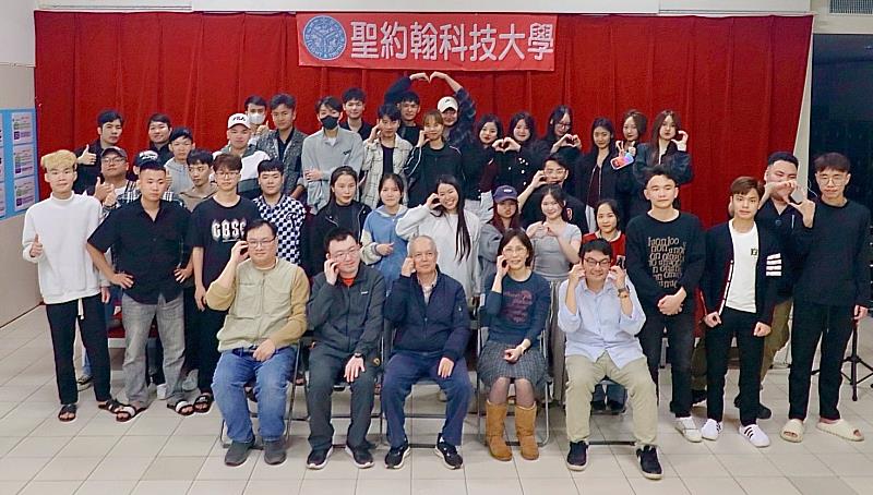 聖約翰科技大學舉辦「南向專班越南陶成營」，協助境外新生順利融入台灣的生活與學習環境。