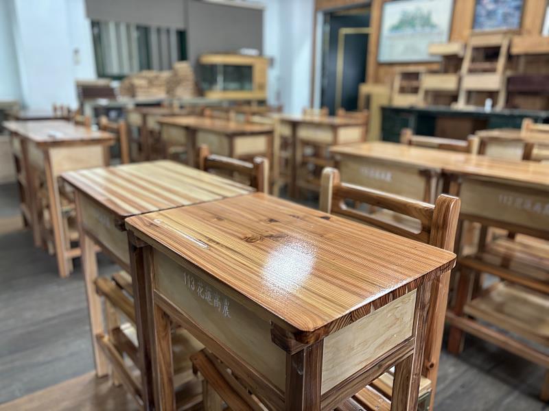 花蓮高農使用國產柳杉木材課桌椅
