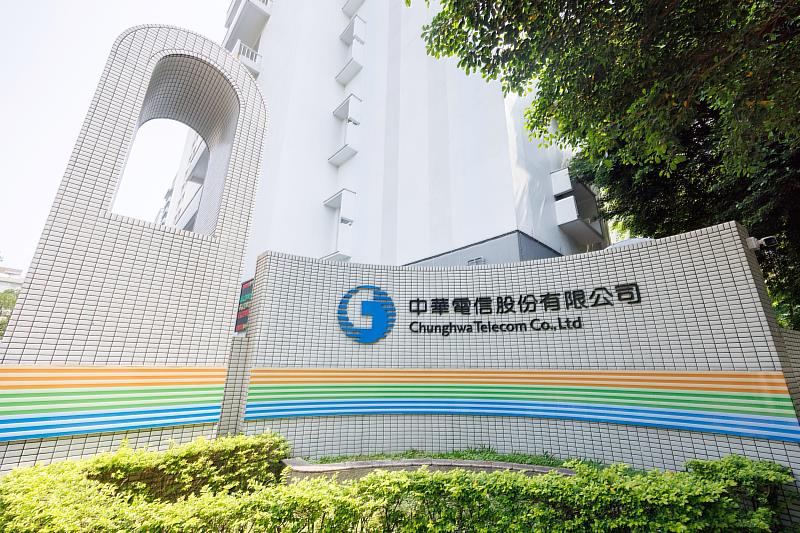 中華電信強化資安服務，首季已為百萬客戶攔阻逾35億次有害連線，集結知名企業並整合AI技術，積極打造資安生態圈、實現資安智慧化。