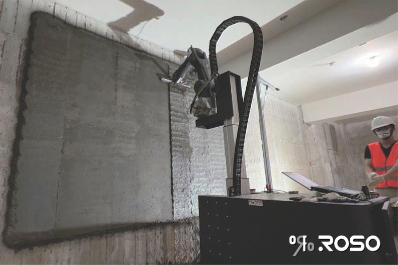 AI施工機器人已廣泛應用於實務現場，包含總太建設社會住宅案場的地下室打底工程、上鋌營造天花板噴漆作業等。