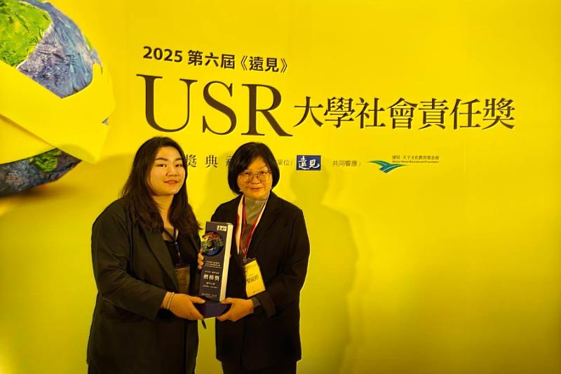 逢甲大學副校長黎淑婷(右)與建築專業學院副教授盛郁庭一同出席2025第六屆《遠見》USR大學社會責任獎的頒獎典禮。