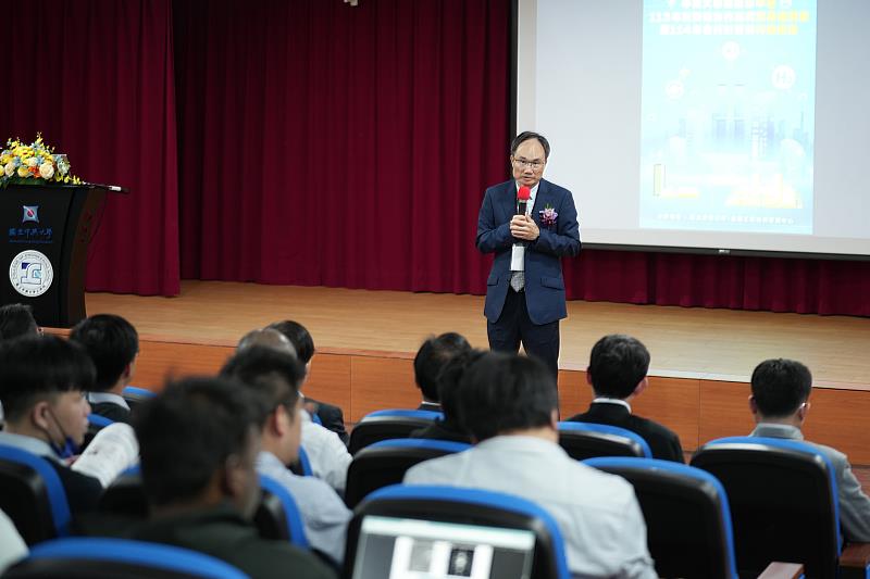 興大蔡清標副校長致詞。