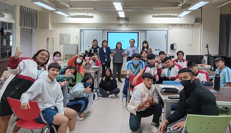 高醫大荖濃USR於六龜高中舉辦AI輔助學習講座