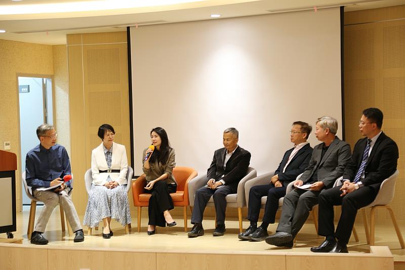 「2025良善世界公民論壇」今(11)日登場，互相交流透過各界影響力，使良善成為改變世界的力量。圖左至右為ESGWD董事長陳春山、ESGWD執行長林凡維、遠傳公關暨企業永續長林慧珊、任林教育基金會董事長王進財、台北市教育局副局長鄧進權、台北市立大學學務長王耀俊、台北市西園國小校長張勝順。