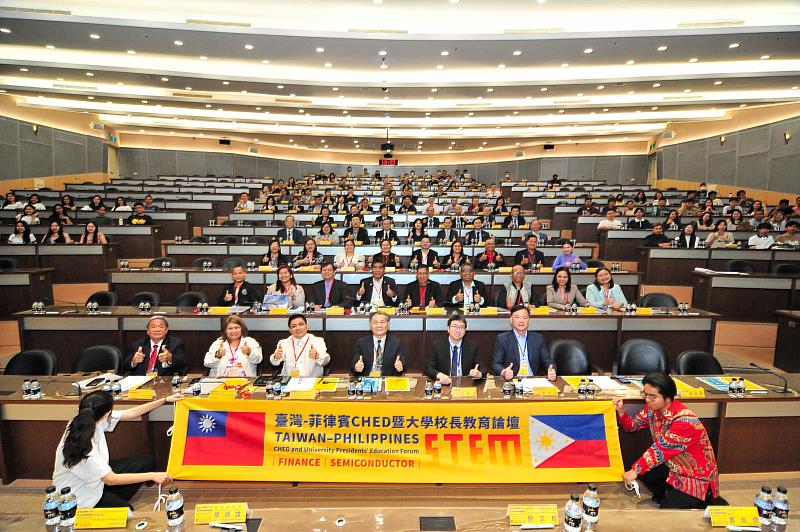 崑山科大攜手產官學舉辦「臺菲CHED暨大學校長論壇」，全體合影
