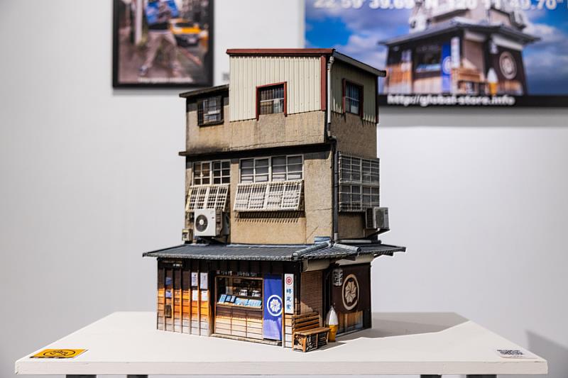 絕對空間展出日本藝術家鈴木貴彥作品，微型展覽《全球商店計畫》成為最熱門的打卡點，吸引大批年輕人排隊朝聖