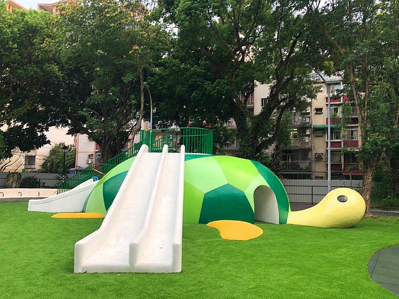 新店區福民公園以海龜設計主題作為全新遊戲場