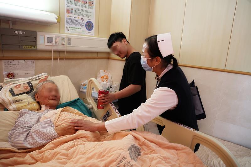 從第一天當護理師開始，楊佩雯就決定要永遠留在腫瘤護理這個領域幫助病人，至今已23年不輟。(攝影/吳宛霖)