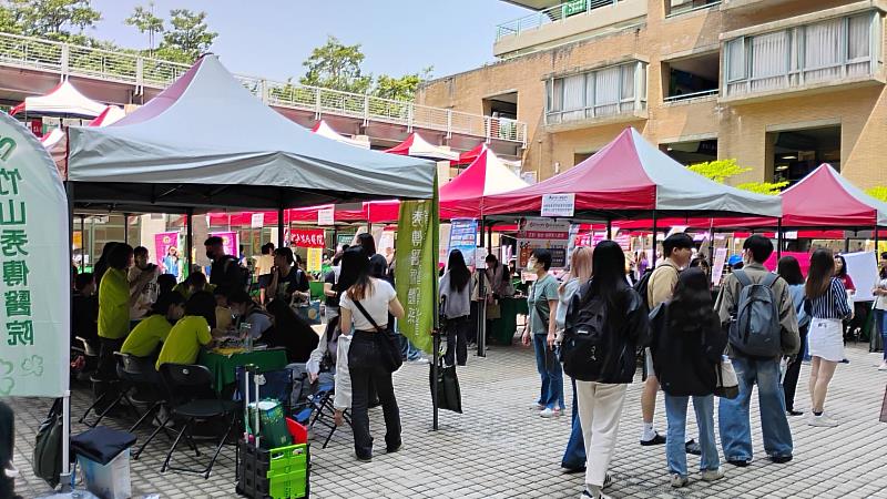 中臺科大學生踴躍參與徵才博覽會為職業生涯鋪路