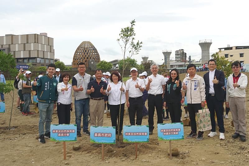 栽植區毗鄰森林之歌及臺鐵鐵道，將營造兼具生態、景觀與遊憩功能的都市森林，配合鐵路高架化完工後開放