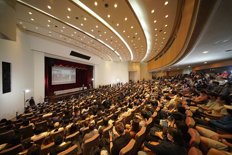 長榮大學114申請入學考生暨家長說明會吸引眾多考生及家長參與