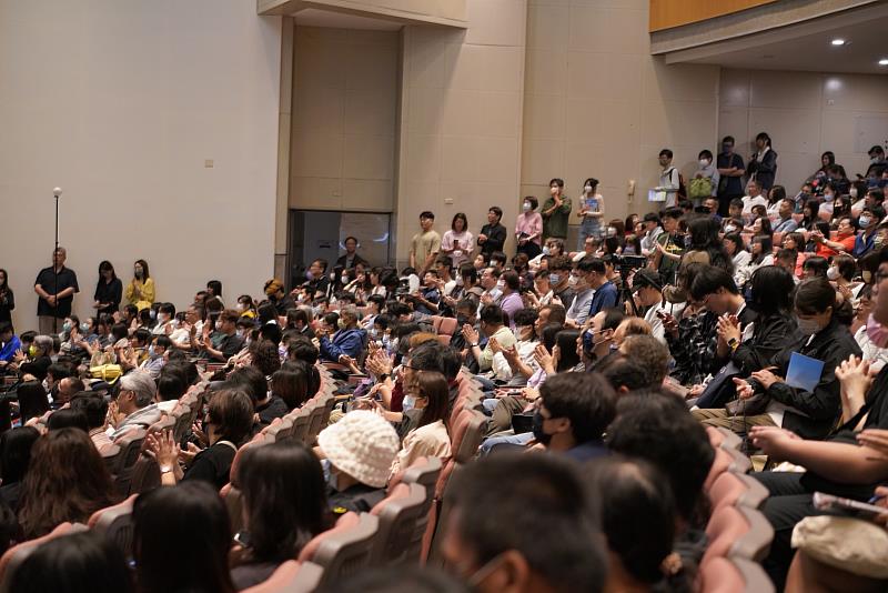 考生認真聆聽簡報，認識長榮大學
