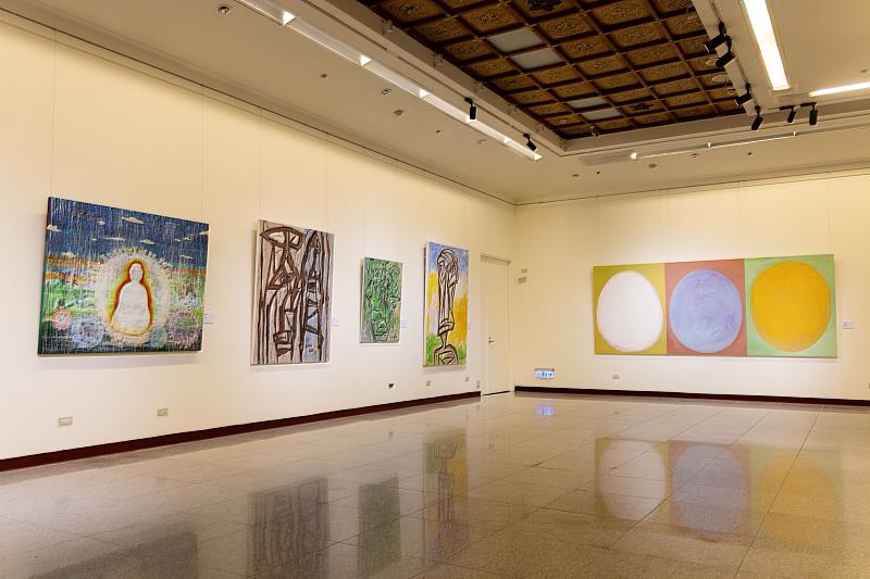 「維度綻放－2025台灣美術院年度大展」匯集40位院士的創作，即日起至5月6日於中正紀念堂1展廳展出。