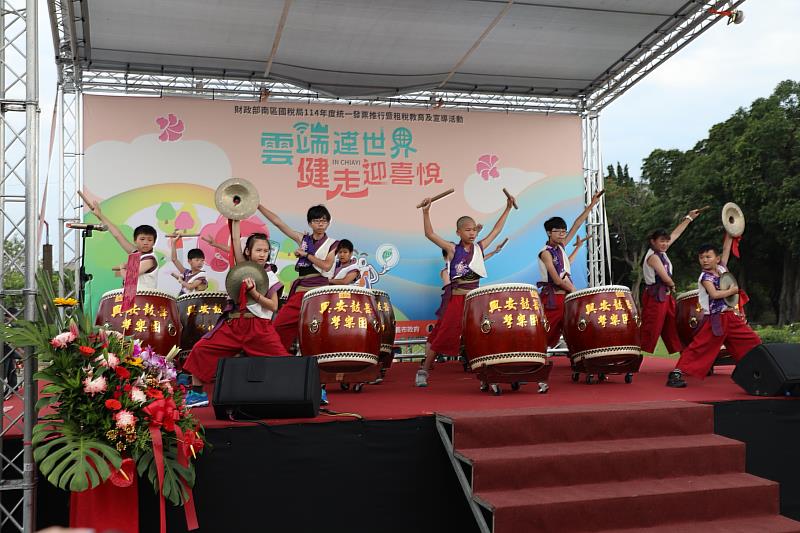 0 興安國小鼓舞擊演出