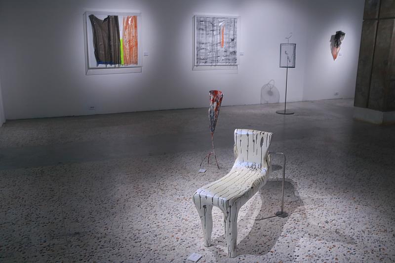 藝術家徐秀美個展「在綠光中起舞」即日起到 5 月 17 日在成大藝坊展出