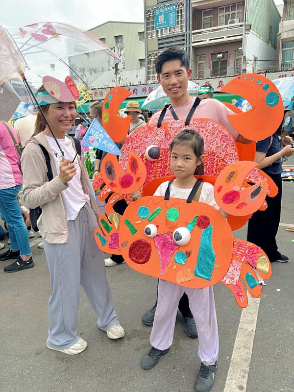 「江海頌歌」大遊行隊伍-海洋偶裝台江在地親子隊