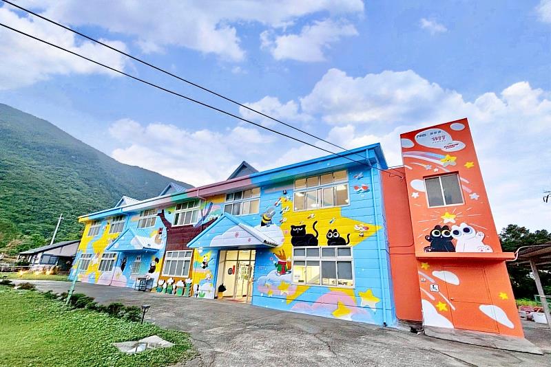 ▲「凱歌園彩繪牆」彩繪的不只是牆面，更是每一位孩子心中重新綻放的勇氣與夢想。